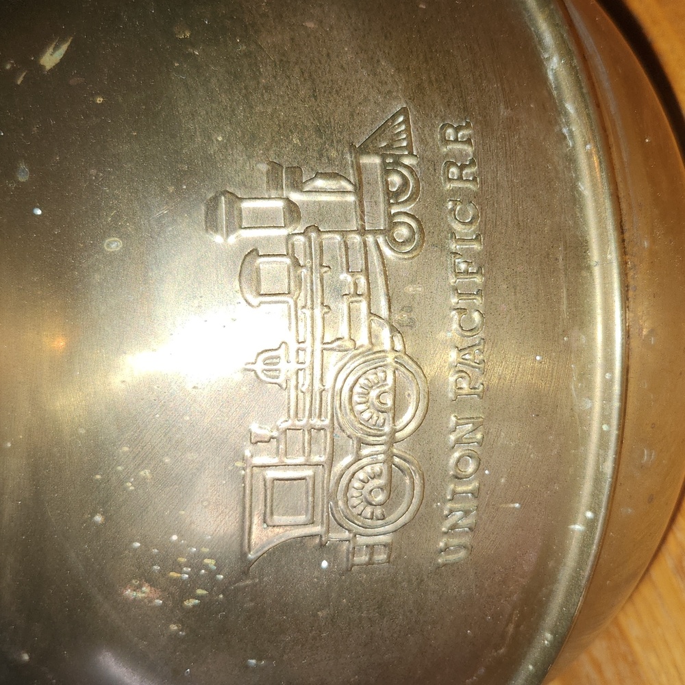 Union Pacific RR Spitoon - Picture 2 of 8